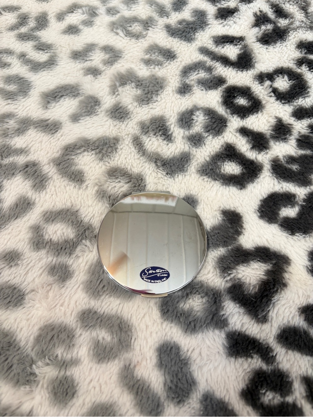 Vintage Stratton of London silver-tone compact mirror made in England